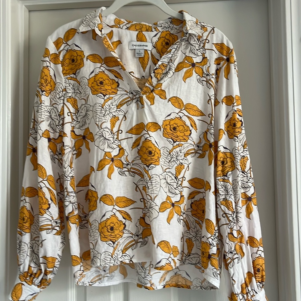 Calligraphie long sleeve patterned cropped shirt size small. Floral